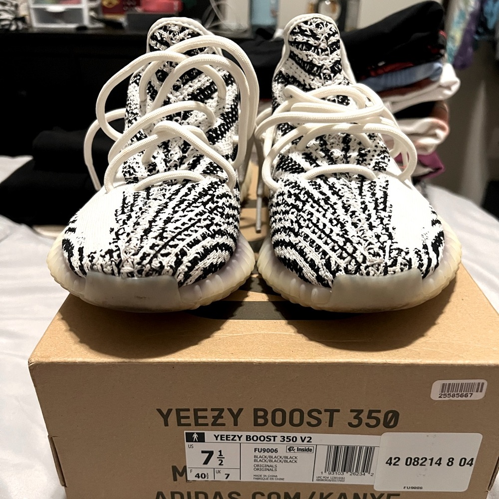 Yeezy zebra 350